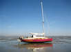 Jolle auf 'Watt'-Grund gelaufen (Foto: Martin Claussen/pixelio.de)