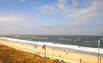 Blick vom Roten Kliff auf den Strand von Wenningstedt (Foto: Karl-Heinz Peters/pixelio.de)
