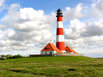 Leuchtturm Westerheversand auf Eiderstedt (Foto: Helga Schmadel/pixelio.de)