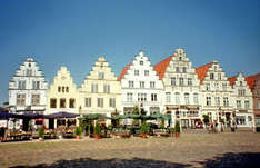 Marktplatz (Foto: Helga Schmadel/pixelio.de)