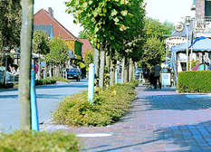 Einkaufsbummel im Nordseeheilbad Horumersiel-Schillig (Foto: Wangerland Touristik GmbH)
