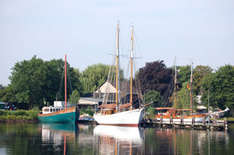 Anlegestelle im Hafen Wilhelmshaven (Foto: Klaus-Peter Wolf/pixelio.de)
