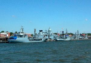 Marinehafen in Wilhelmshaven