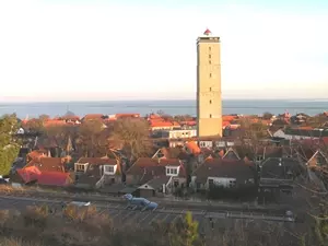 Blick auf West-Terschelling mit Leuchtturm
