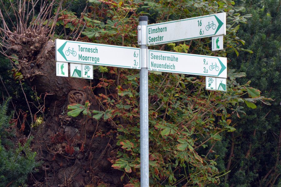 Wegweiser am westlichen Ochsenweg in Uetersen.