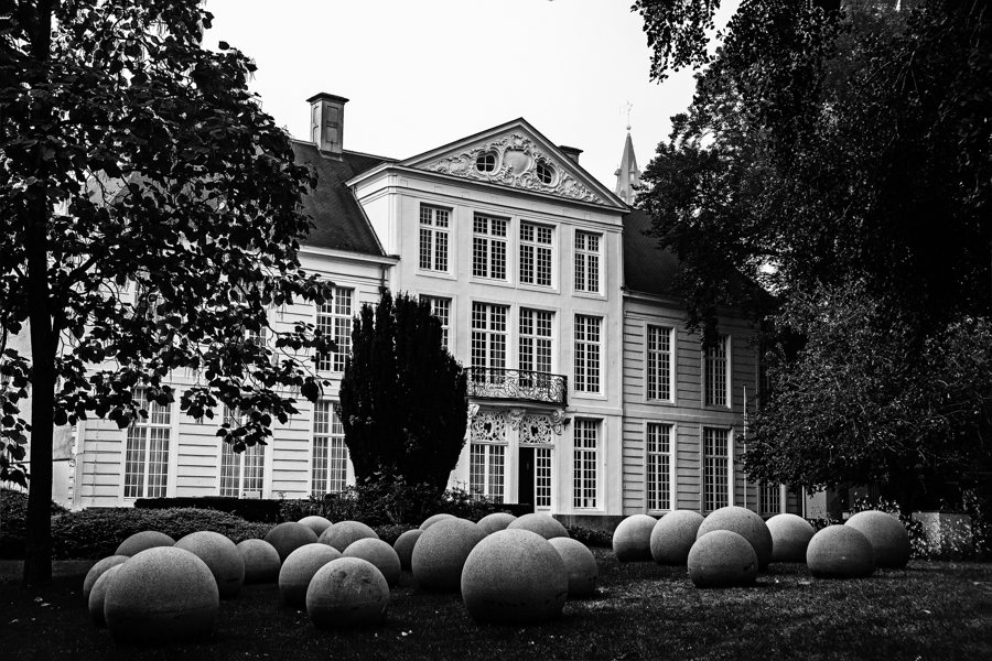 File:Inner courtyard City Hall Aalst, Belgium.jpg
