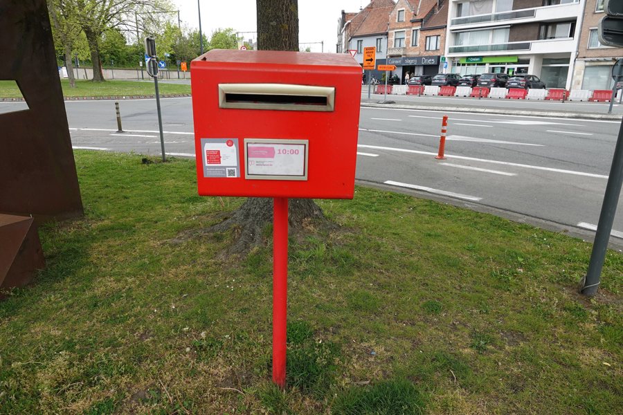 File:Post box in Roeselare, Belgium.01.jpg