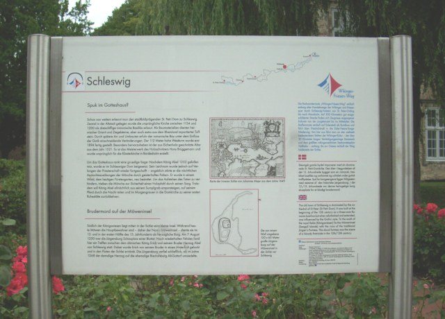 Informationsschild am Wikinger-Friesen-Weg in Schleswig.