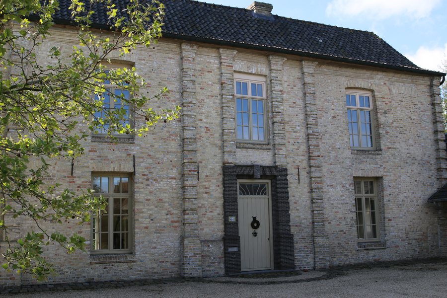 File:Kasteeltje van Hoogstade, voorgevel.jpg