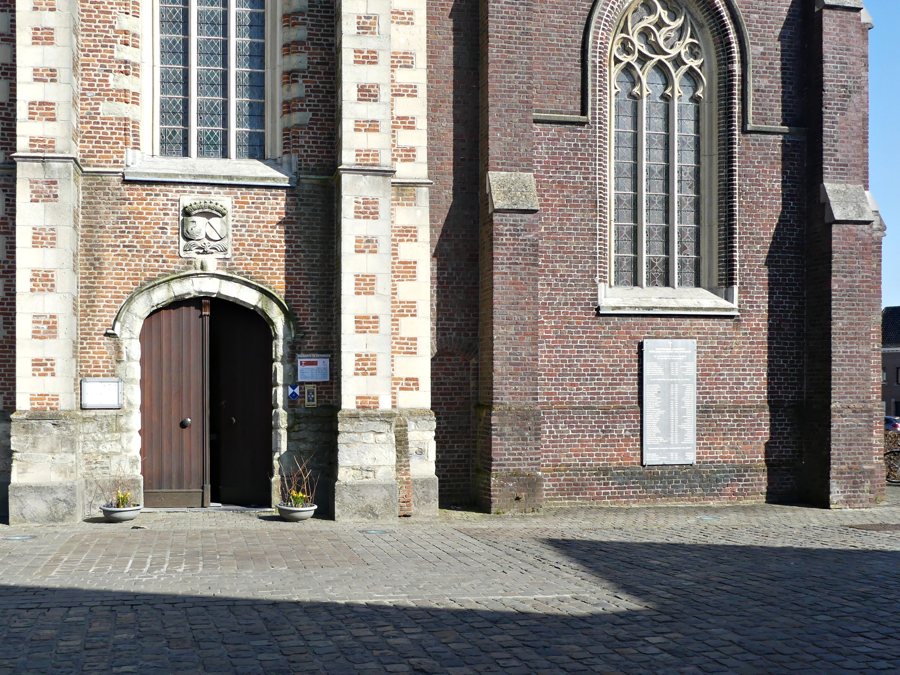 File:Memorial plaque to the victims of the napoléonic régime — Dentergem, setting.jpg