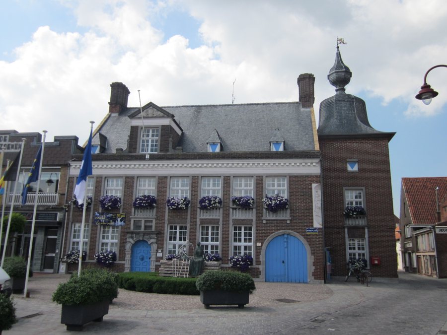 File:Lichtervelde Gemeentehuis.JPG