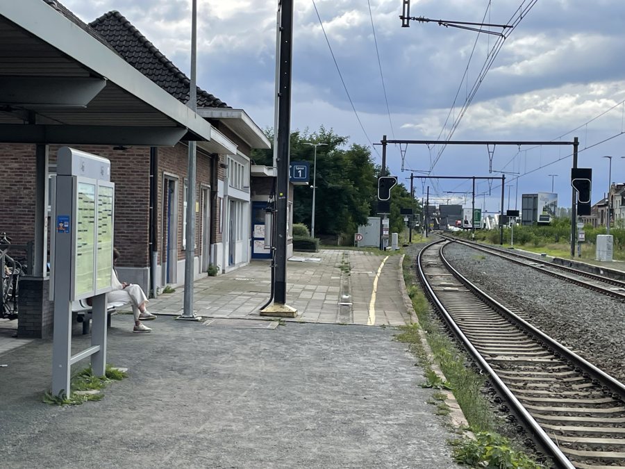 File:Railway station of Temse (B), 19 september 2024.jpg