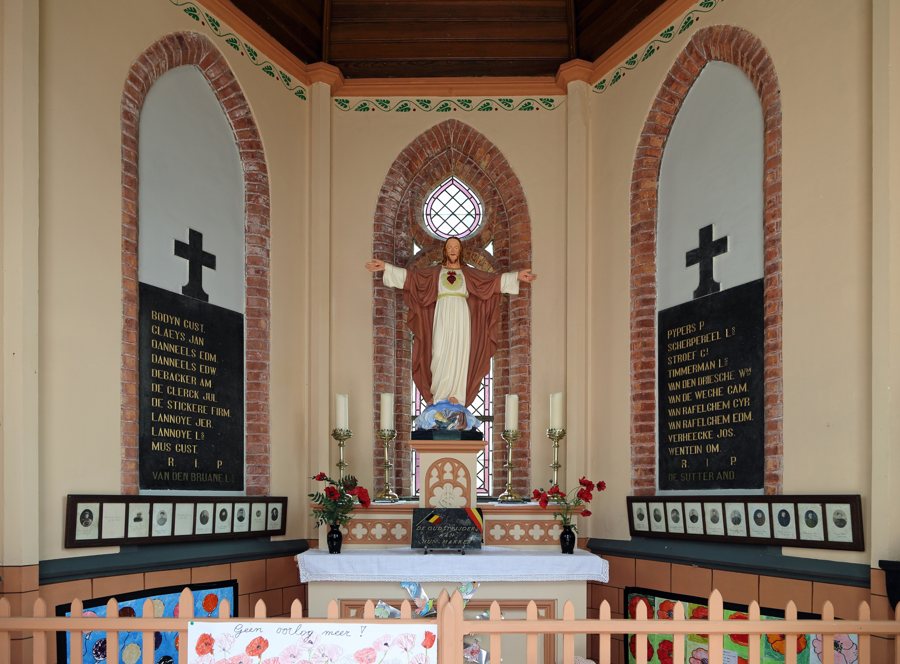 File:Dudzele Heilig-Hartkapel R05.jpg