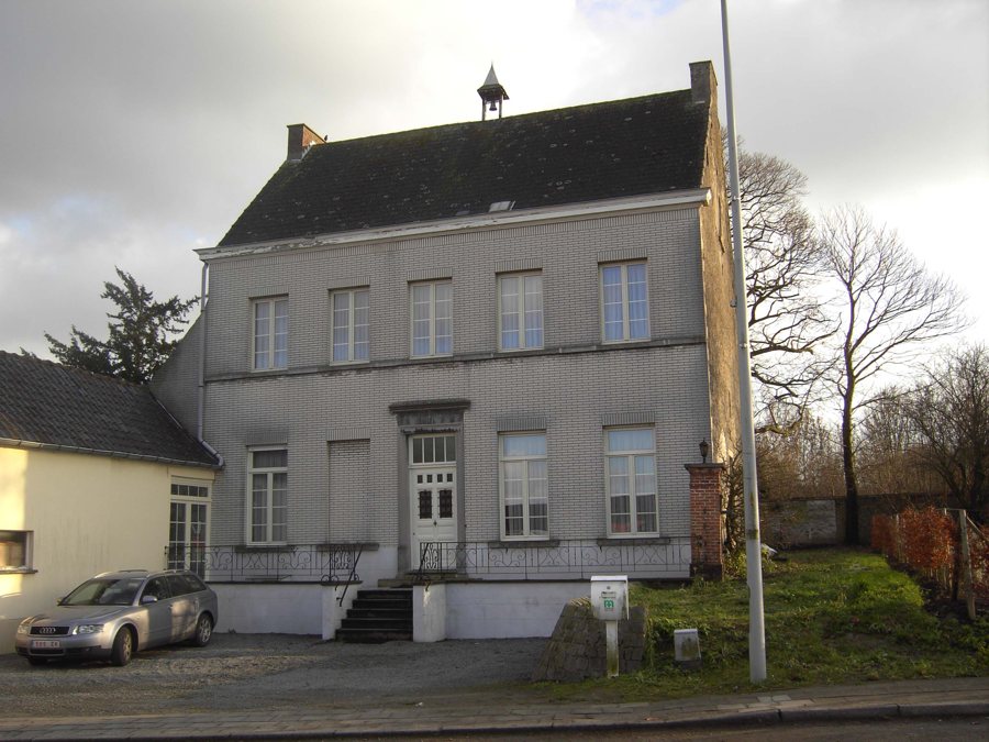 File:Landskouter (pastorie) - Oosterzele - Belgium.jpg