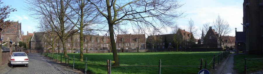 File:Groot Begijnhof Sint-Amandsberg - Sint-Beggaplein - pano 1.jpg
