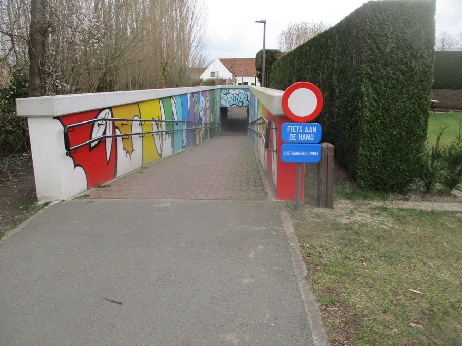 File:Voetgangerstunnel - De Pinte - 2025.jpg