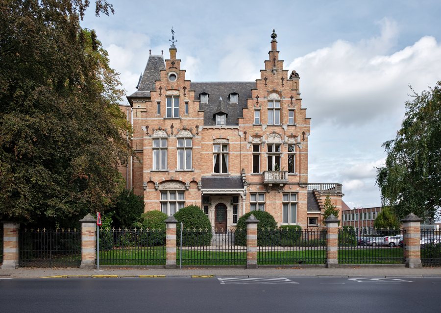 File:Villa Leon Leander Bekaert in Zwevegem, Belgium (DSCF9239).jpg