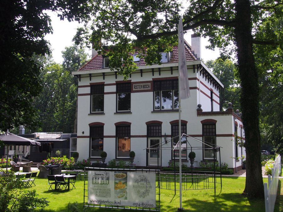 File:Villa Rijster Bosch, Rijs.JPG