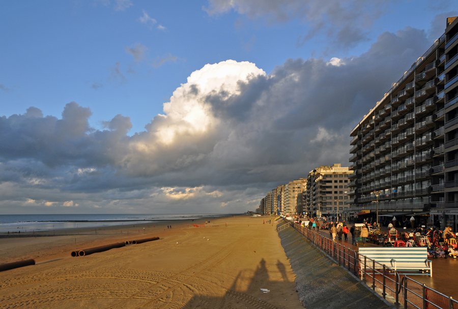 File:Westende Beach R01.jpg