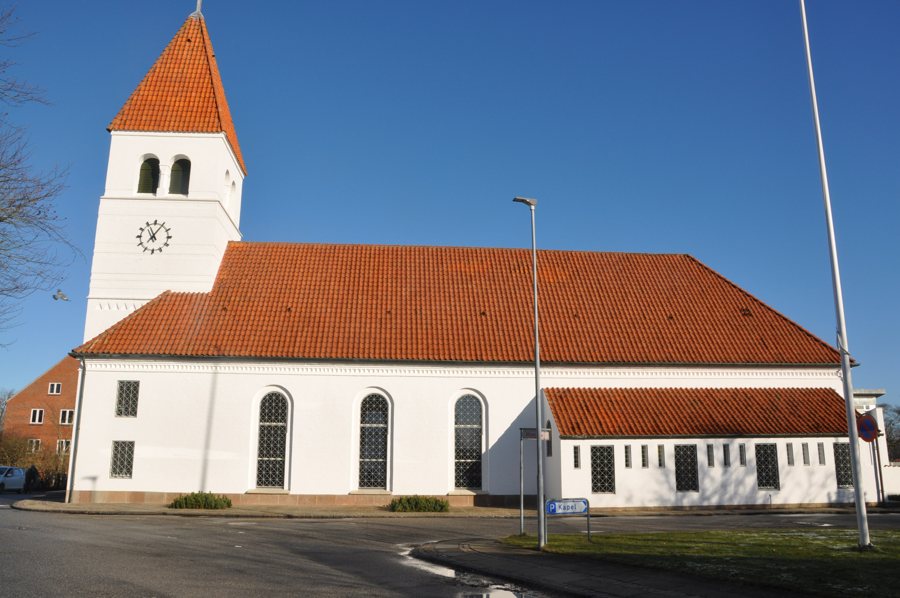 File:Kirche Tarm.jpg
