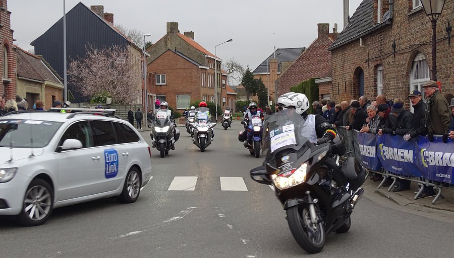 File:Handzame (Kortemark) - Handzame Classic, 18 maart 2016, aankomst (B14).JPG