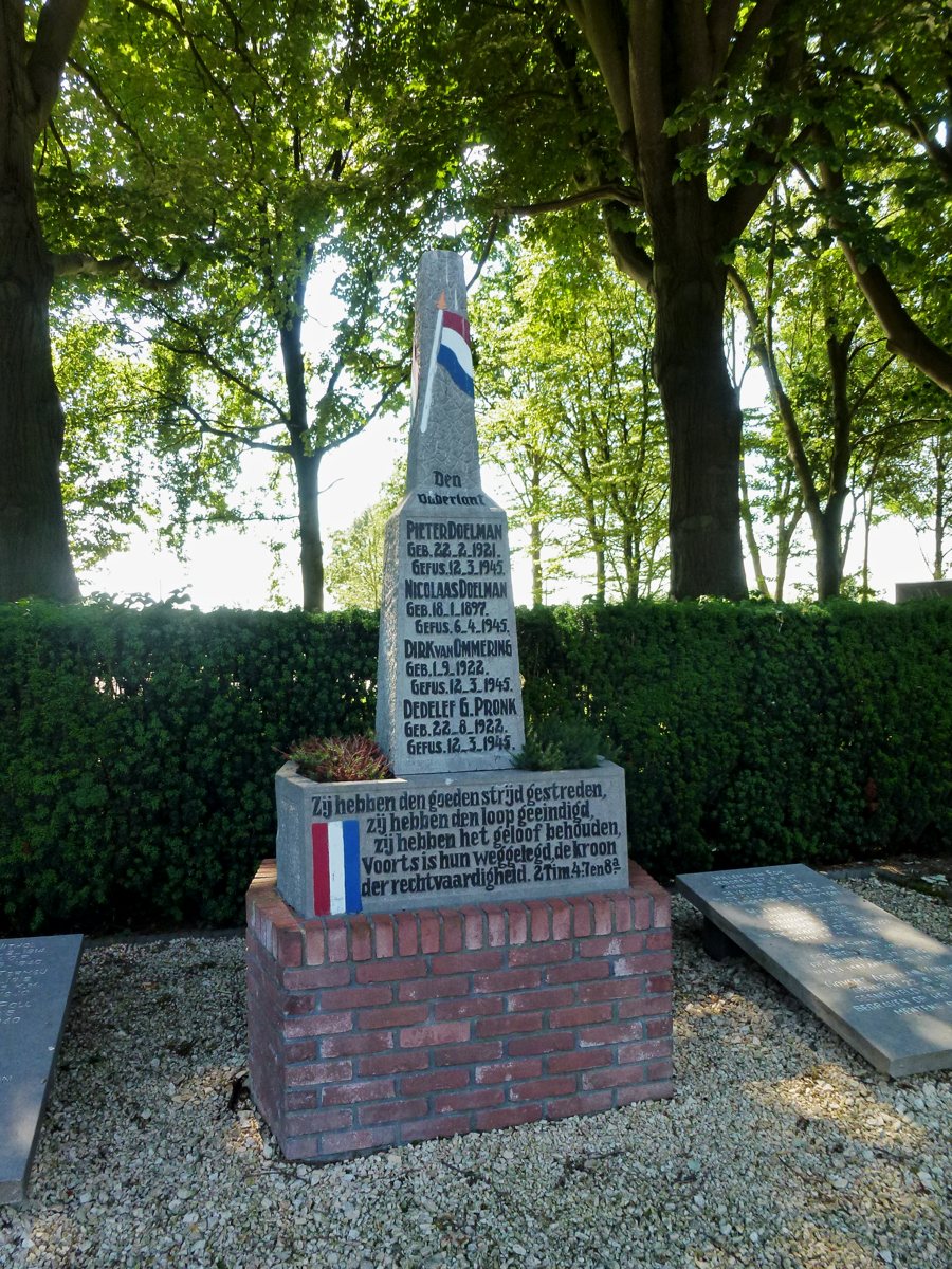 File:Oorlogsmonument in Zwammerdam.jpg