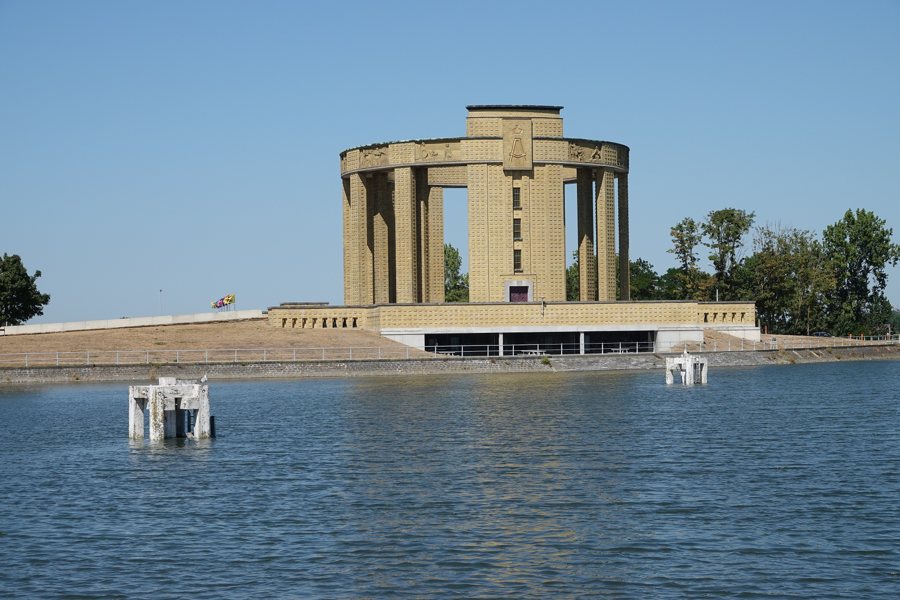 File:Albert I Monument in Nieuwpoort, Belgium.01.jpg