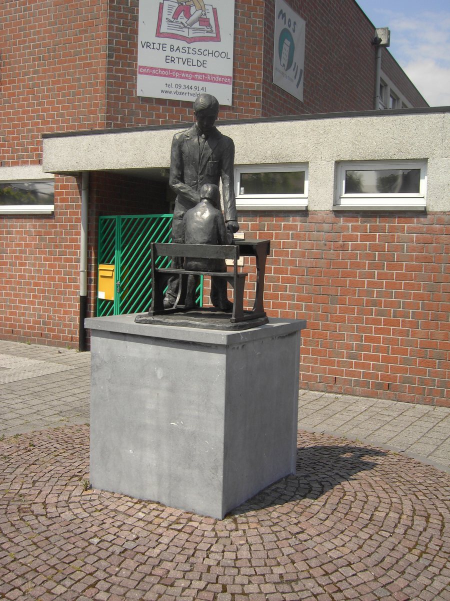 File:Ertvelde - Evergem - Onderwijs.jpg