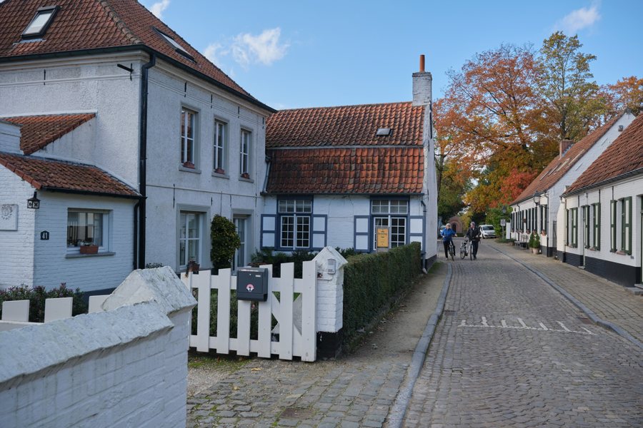 File:Sint-Martens-Latem - Deurle - Dorpstraat 28, Gemeenteschool en onderwijzerswoning (2020-10-23 13-48-57) 02.jpg