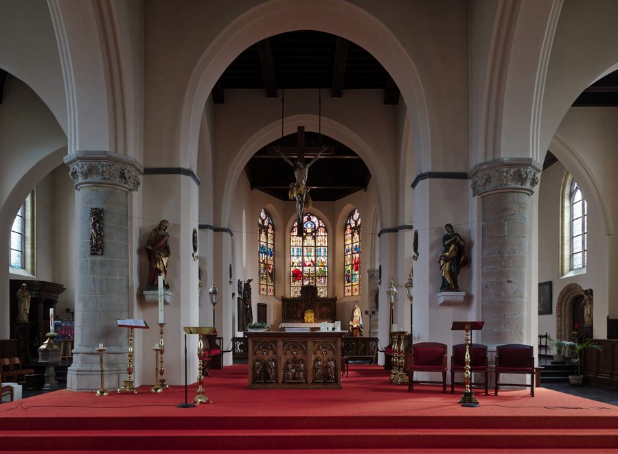 File:Interior of Onze-Lieve-Vrouwkerk in Pittem, Belgium (DSCF0038).jpg