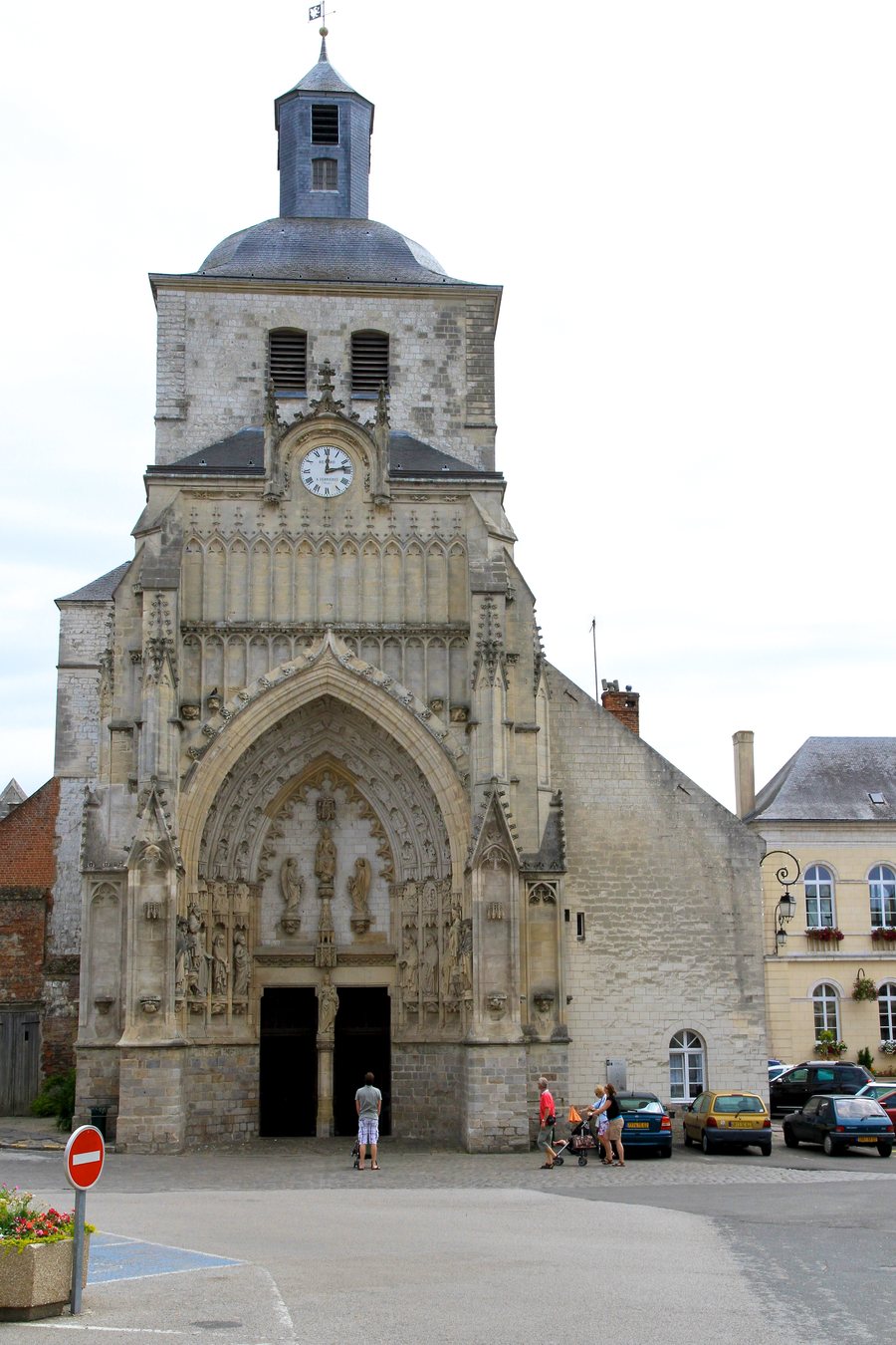 File:Montreuil-sur-Mer, France.jpg