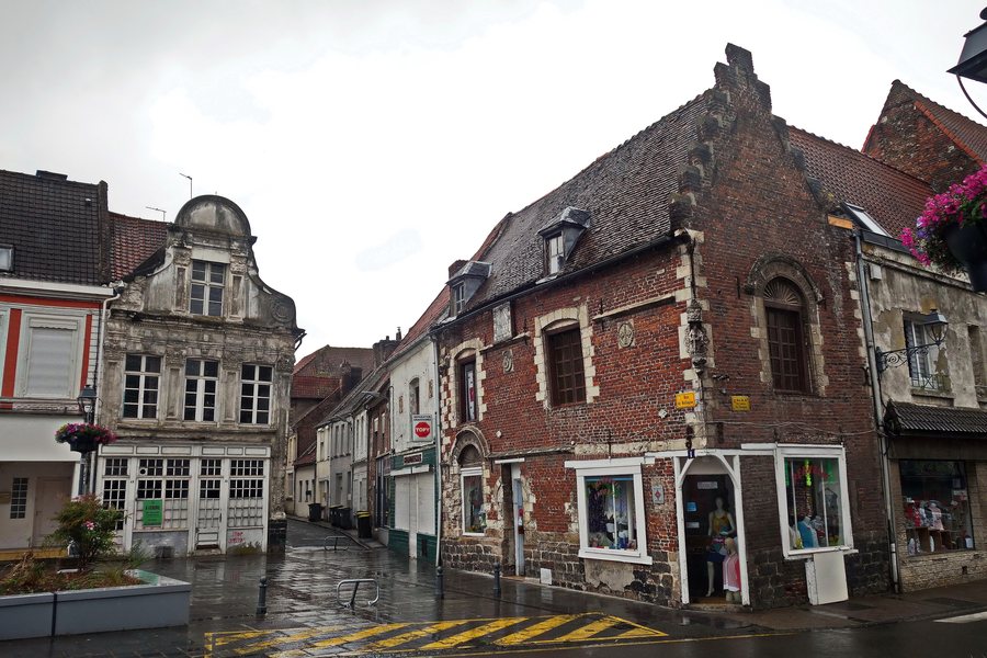 File:Lillers (France – Pas-de-Calais) — Maison de l'Argentier et Maison dite espagnole.jpg