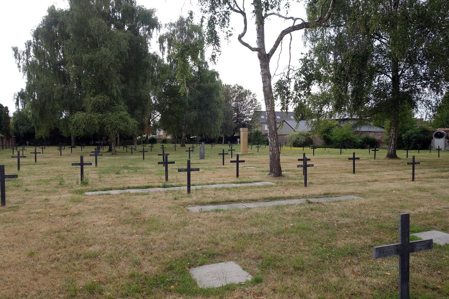 File:Billy-Berclau (Frankreich, im Département Pas-de-Calais) — Deutscher Soldatenfriedhof 1914-1918 Billy-Berclau (03).jpg