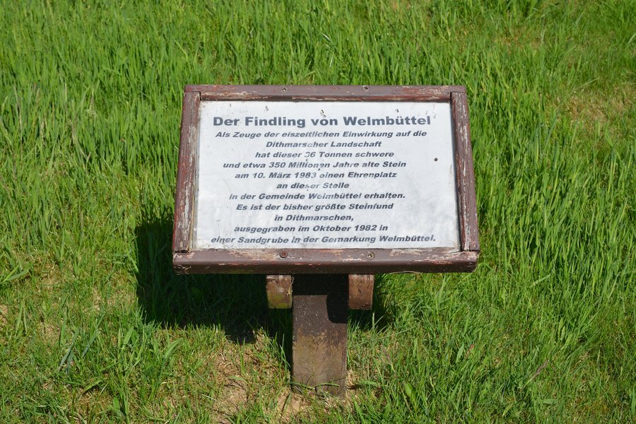 File:Dithmarschen, Welmbüttel, Findling NIK 6952.jpg