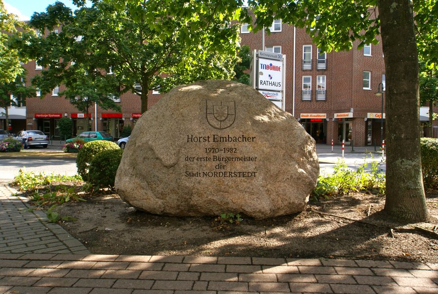 File:Norderstedt - Monument Horst Embacher.jpg