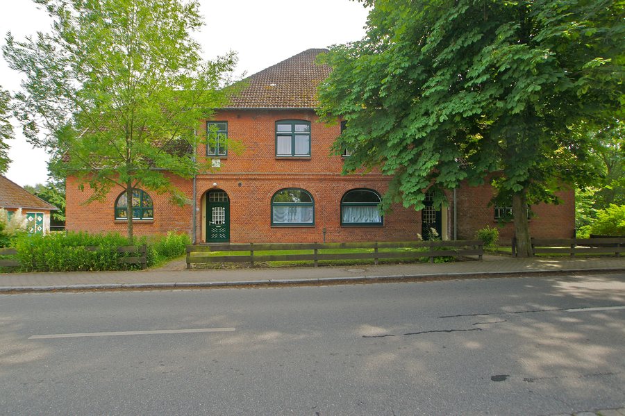 File:Alte Schule, Hauptstraße 32-34, Kleve (Dithmarschen).jpg