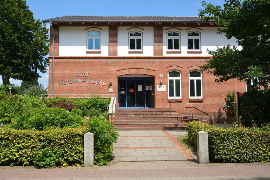 File:Schleswig-Holstein, Mildstedt, Amtsgebäude NIK 1475.jpg