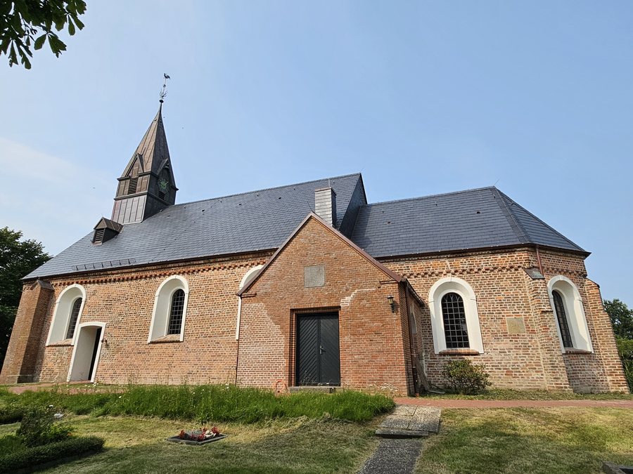 File:St. Johannis Poppenbüll - Außen.jpg