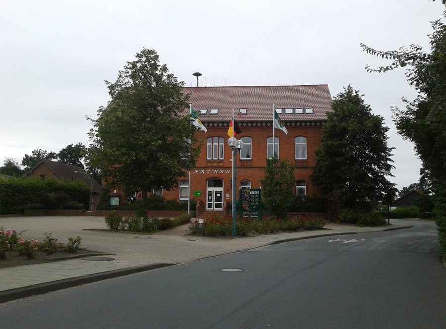 File:Dorum Rathaus 2011.jpg