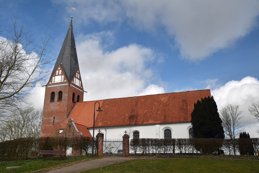 File:Aventoft Kirche.jpg