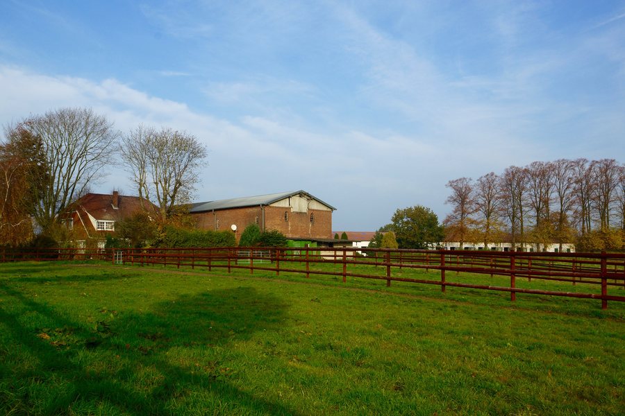 File:Bevern Hof.jpg