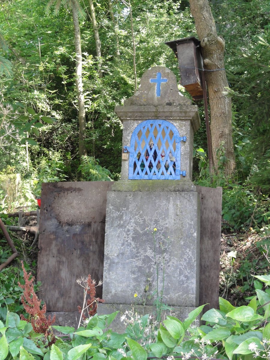 File:Bousignies-sur-Roc (Nord, Fr) chapelle bleue.jpg