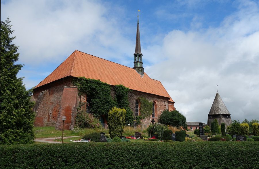 File:Marienkirche Witzwort 2019 SW.jpg