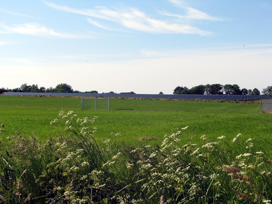 File:2009-05-31 Solarfeld Högel.JPG