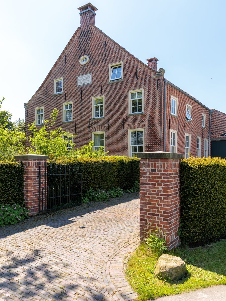 File:Bauernhaus Tide-Winenga-Weg 10, Logumer Vorwerk, Emden (2023).jpg