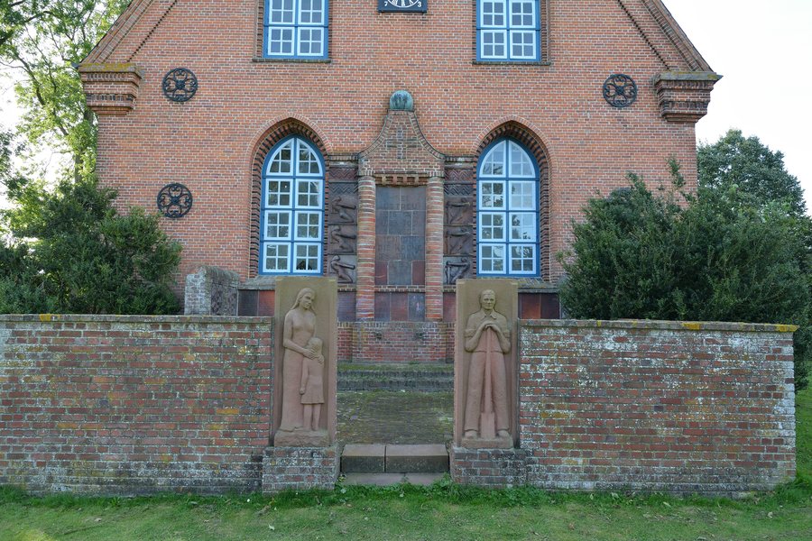 File:Schleswig-Holstein, Barlt, Ehrenmal NIK 3179.jpg