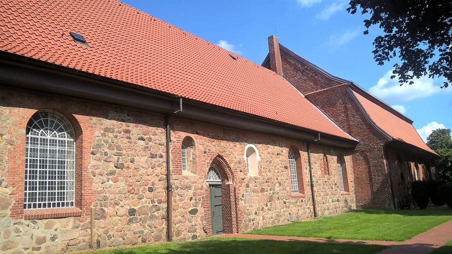 File:Altenbruch Kirche (01).jpg