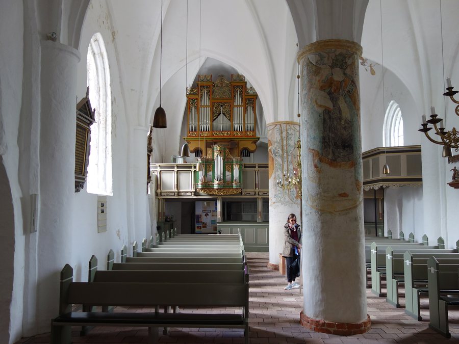 File:Christianskirche Garding 2019 Innen W.jpg