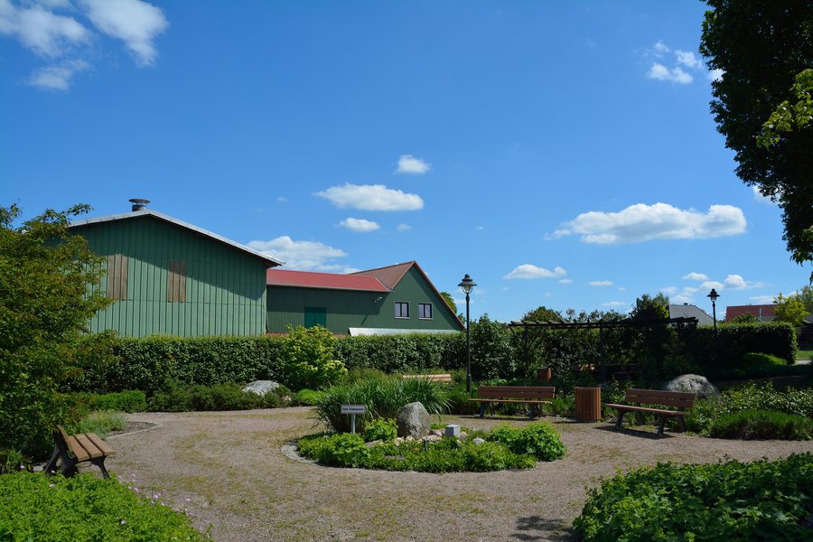 File:Schleswig-Holstein, Puls, Dorfplatz NIK 4549.JPG