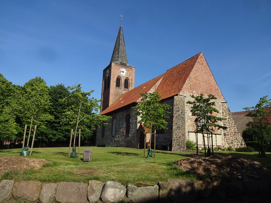 File:Kirche Ringstedt 01.jpg